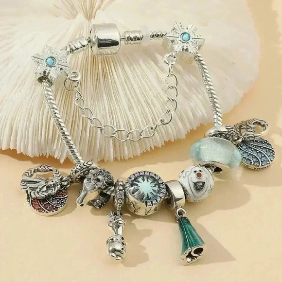 Frozen Hot Charm Bracelet - Picture 1 of 3